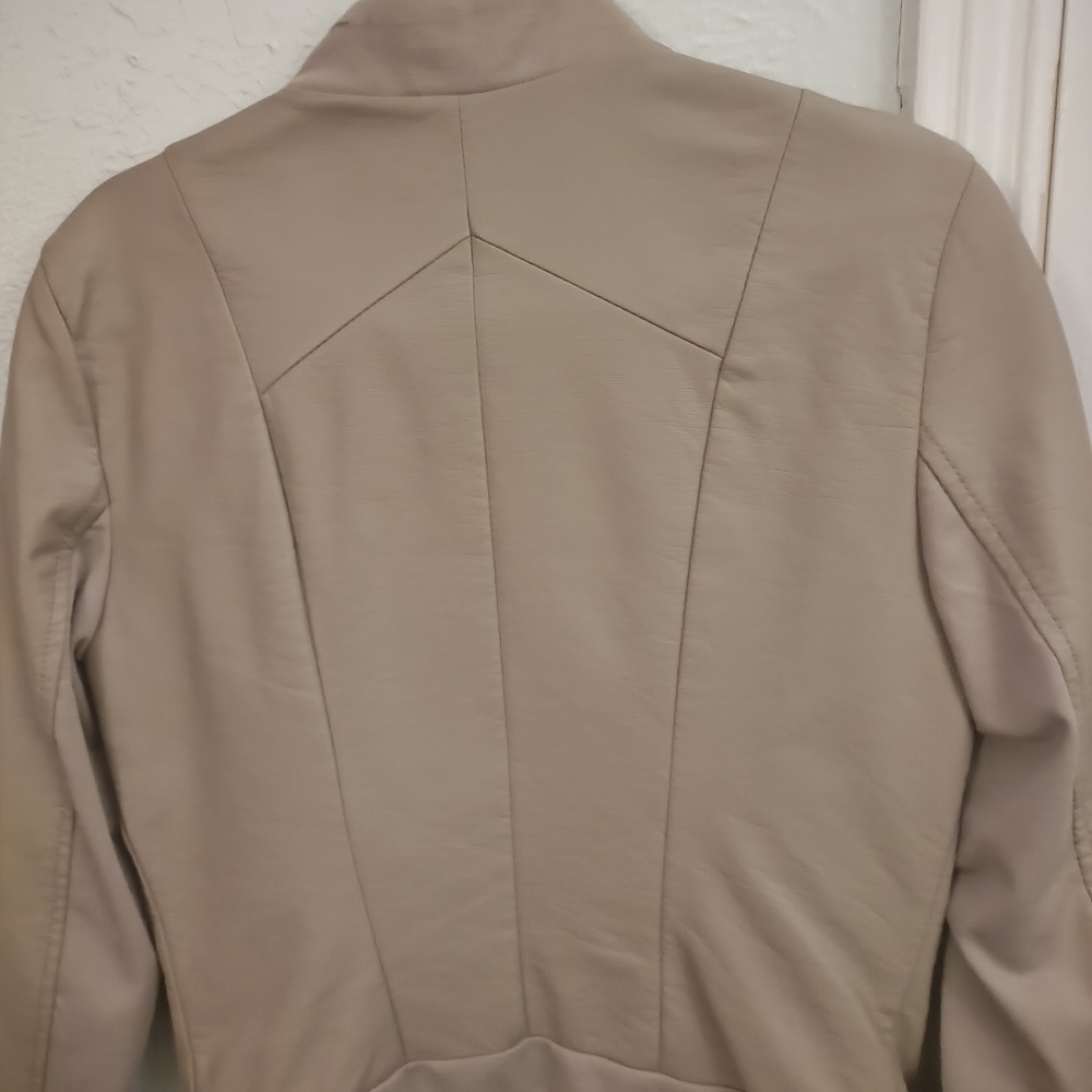 Chic jacket - Picture 2 of 8